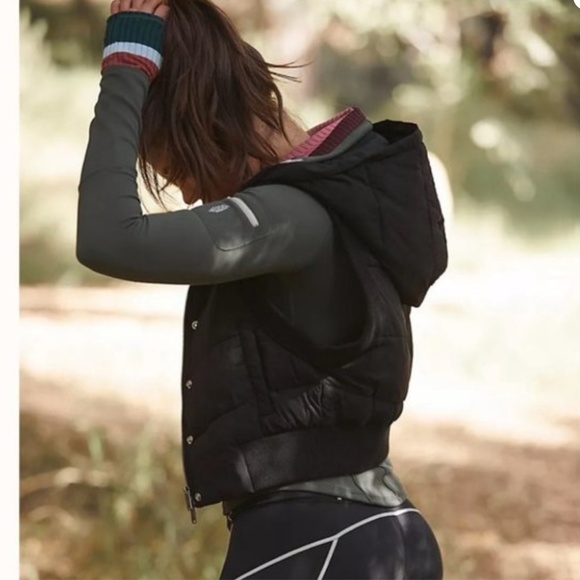 FP Movement Black Nature Seeker Puffer Hooded Vest Free People - Picture 4 of 13